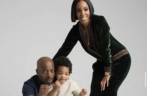 ‘You Gone Find the Rhythm Today’: Kelly Rowland Shares Hilarious Video of Husband Tim Weatherspoon Teaching Son Titan to Dance ‘You Gone Find the Rhythm Today’: Kelly Rowland Shares Hilarious Video of Husband Tim Weatherspoon Teaching Son Titan to Dance