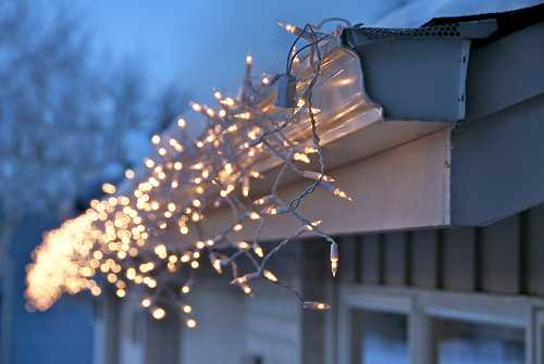 Prayers Up! 24-Year-Old California Man Passes Away After Reportedly Being Electrocuted While Hanging Christmas Lights